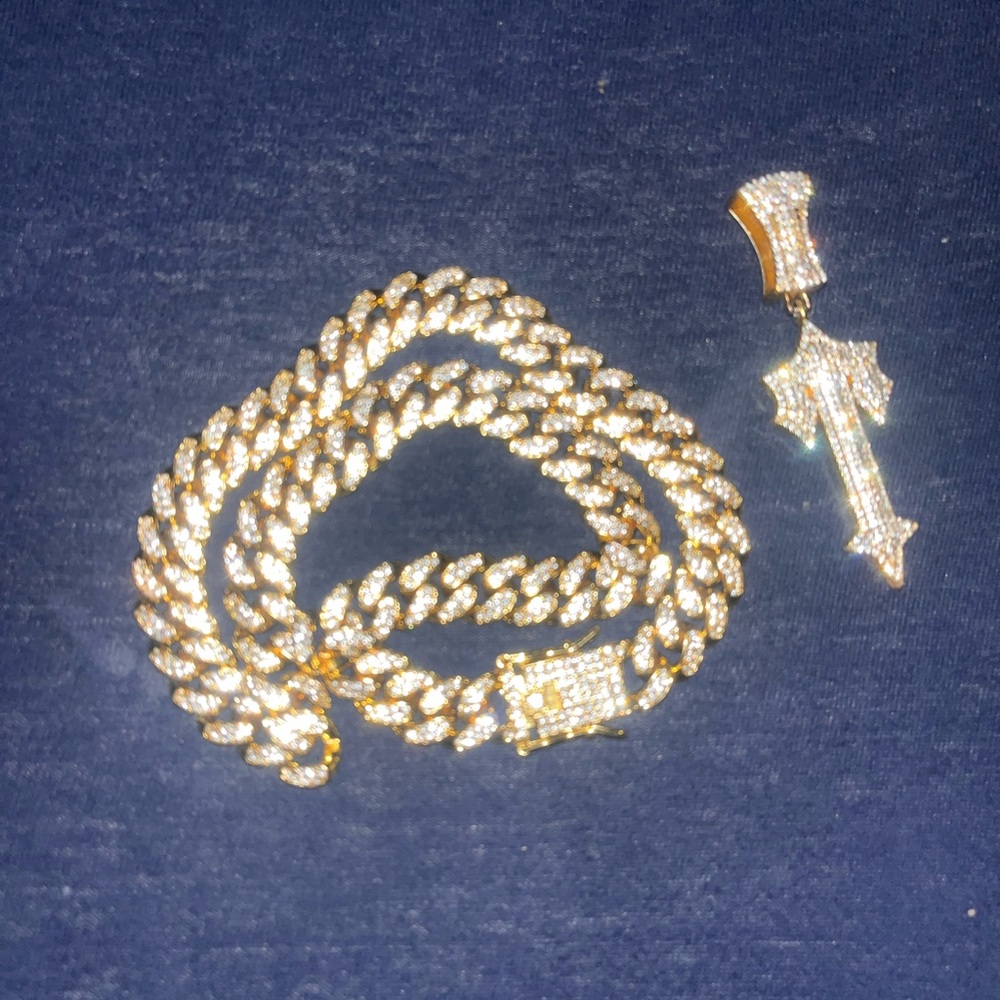 Gold diamond chain